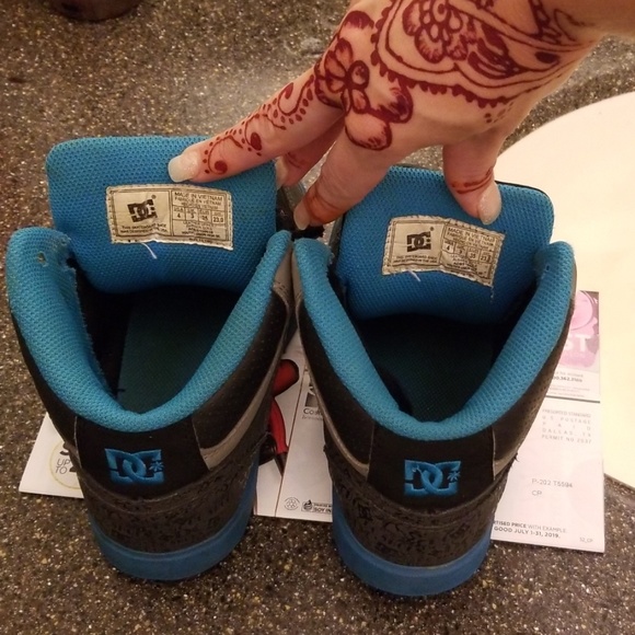Youth size 4 DC shoes blue, gray, and black - Picture 2 of 7